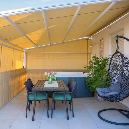 Apartment Paula With Private Jacuzzi And Parking- Near The Beach Zadar Exterior photo