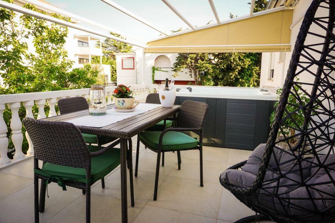 Apartment Paula With Private Jacuzzi And Parking- Near The Beach Zadar Exterior photo