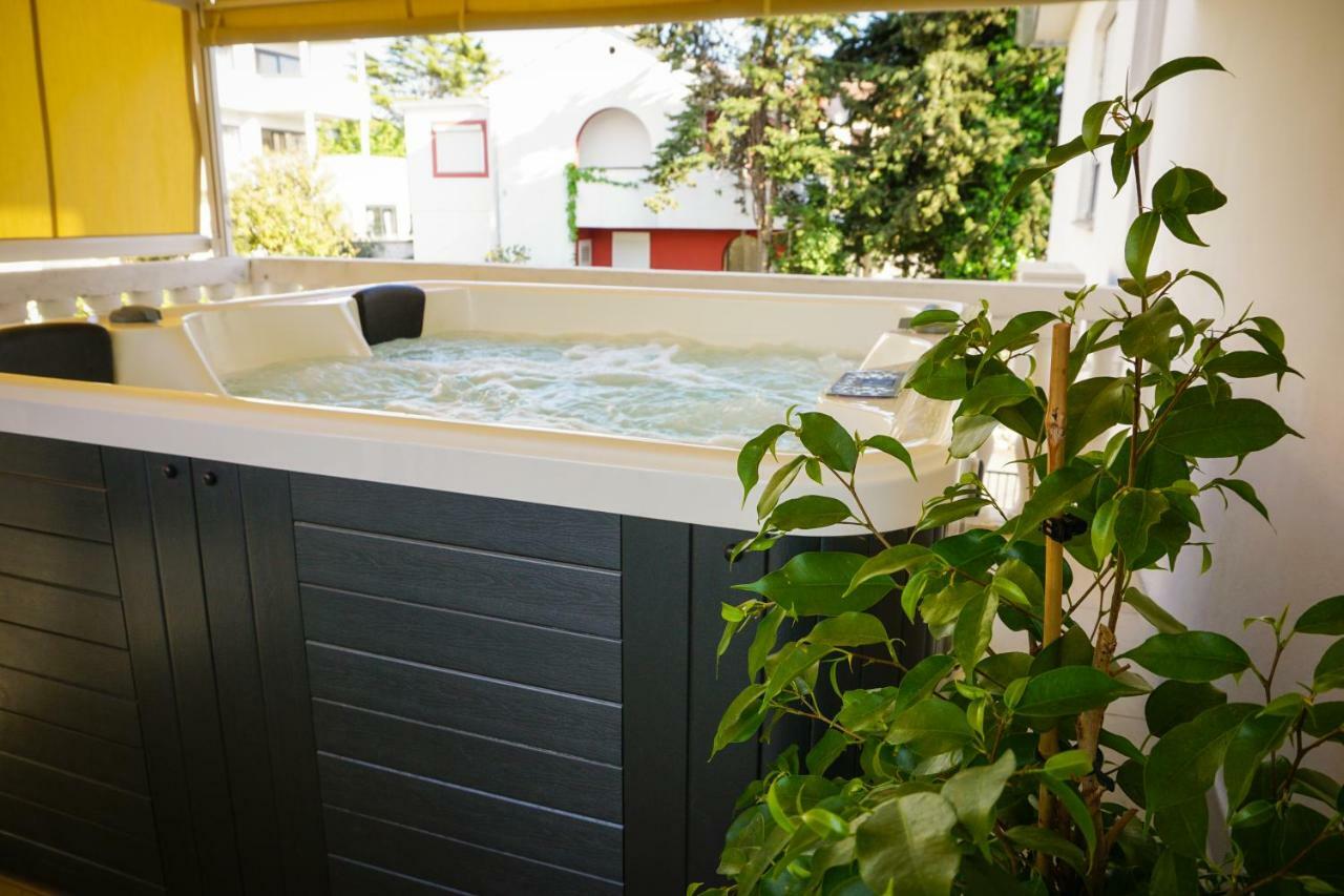 Apartment Paula With Private Jacuzzi And Parking- Near The Beach Zadar Exterior photo