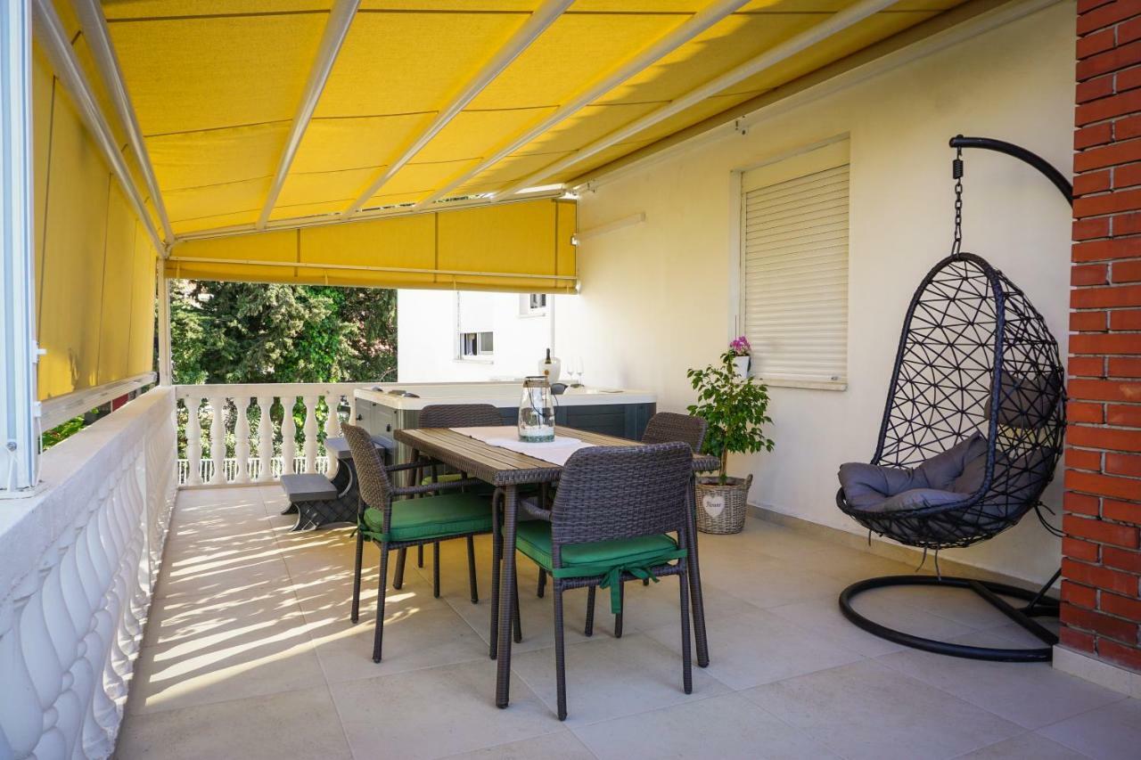 Apartment Paula With Private Jacuzzi And Parking- Near The Beach Zadar Exterior photo