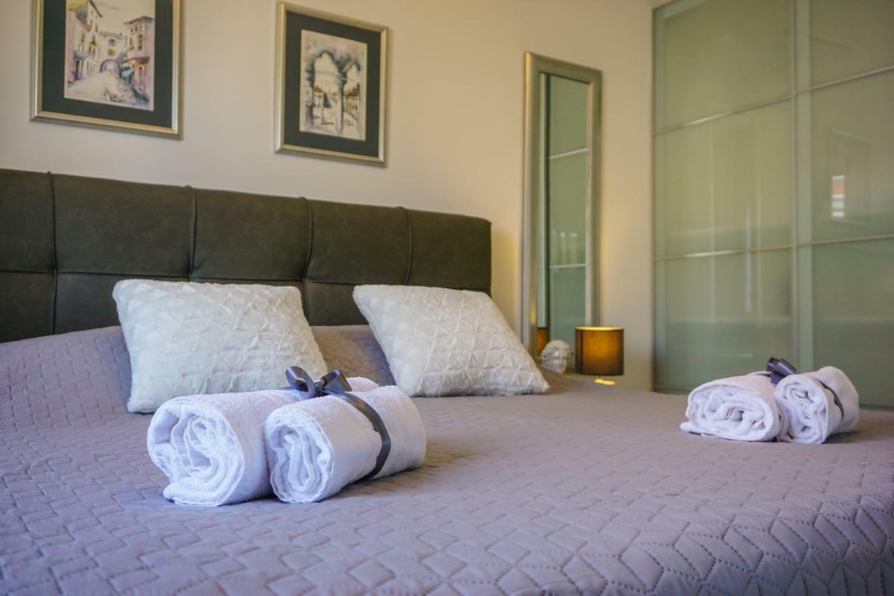 Apartment Paula With Private Jacuzzi And Parking- Near The Beach Zadar Exterior photo