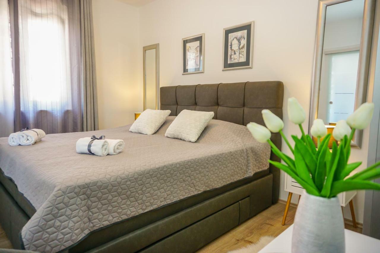 Apartment Paula With Private Jacuzzi And Parking- Near The Beach Zadar Exterior photo