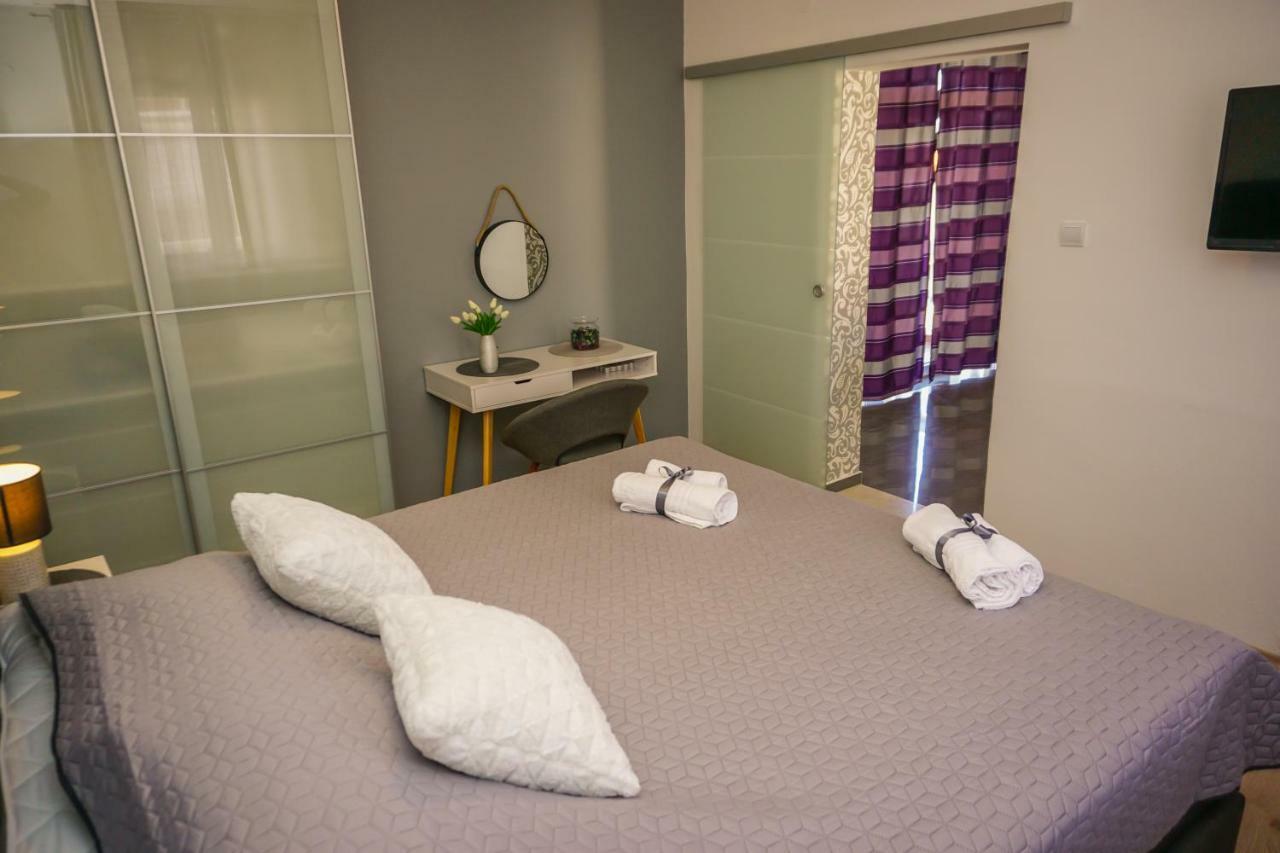 Apartment Paula With Private Jacuzzi And Parking- Near The Beach Zadar Exterior photo