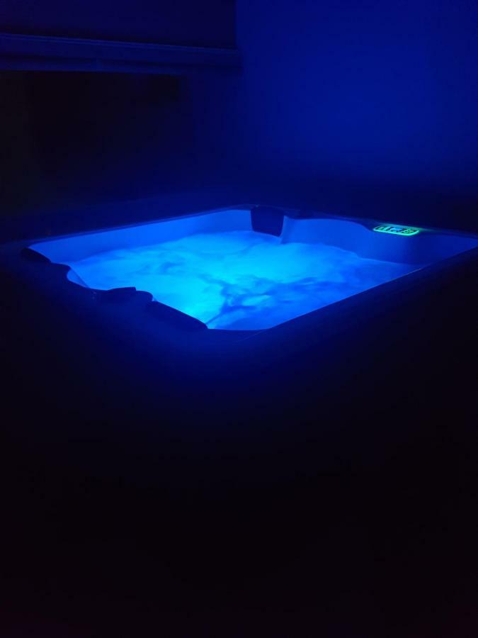 Apartment Paula With Private Jacuzzi And Parking- Near The Beach Zadar Exterior photo