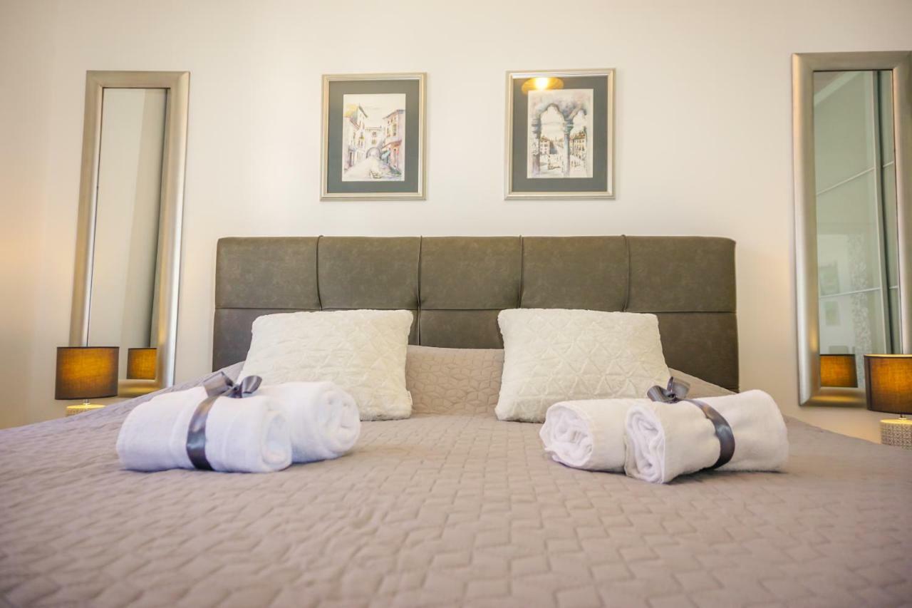 Apartment Paula With Private Jacuzzi And Parking- Near The Beach Zadar Exterior photo