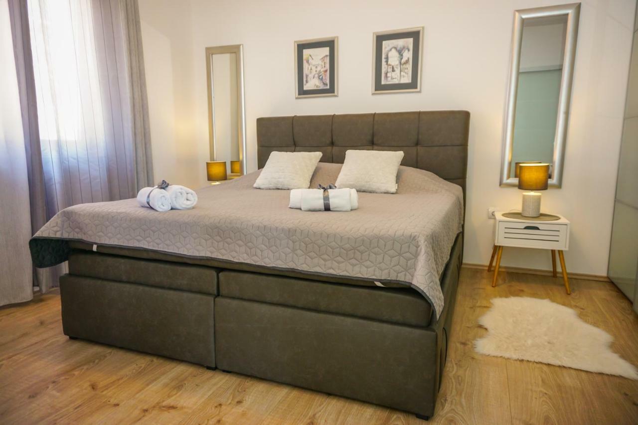 Apartment Paula With Private Jacuzzi And Parking- Near The Beach Zadar Exterior photo