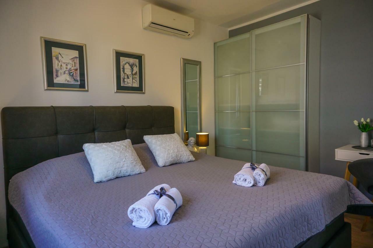 Apartment Paula With Private Jacuzzi And Parking- Near The Beach Zadar Exterior photo
